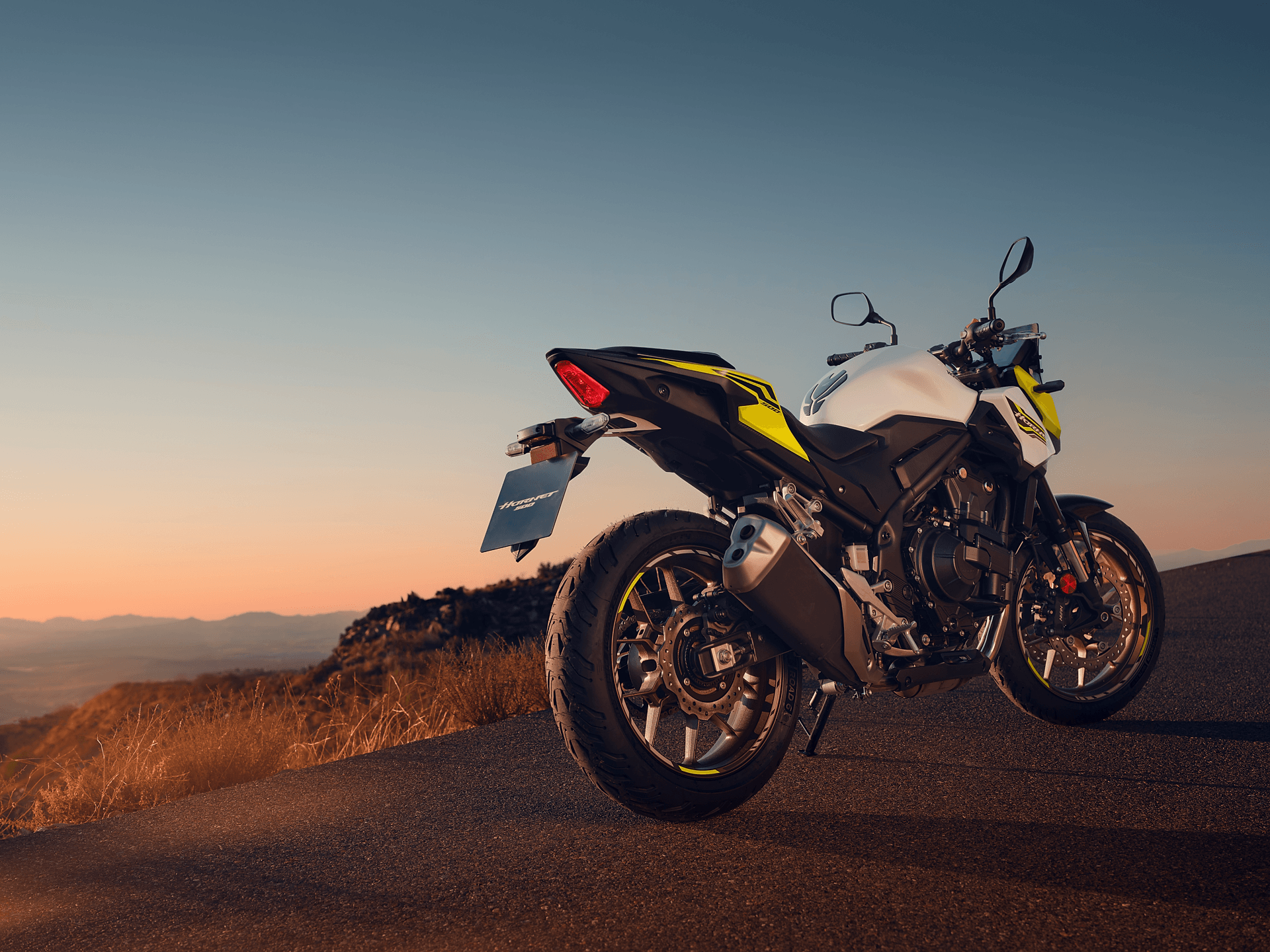 Honda CB 500 Hornet en carretera